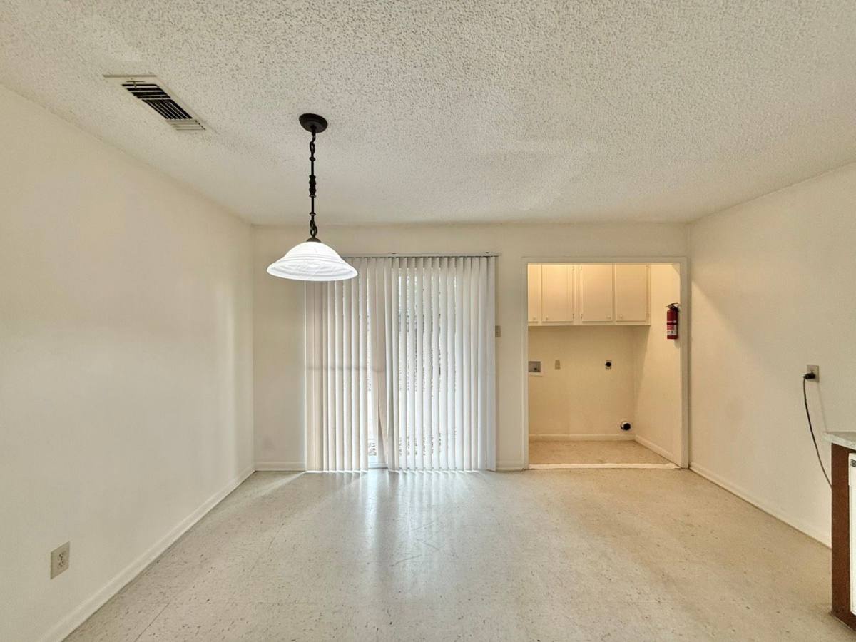 Townhouse for rent at 1708 Alpine Rd, Longview, TX 75601