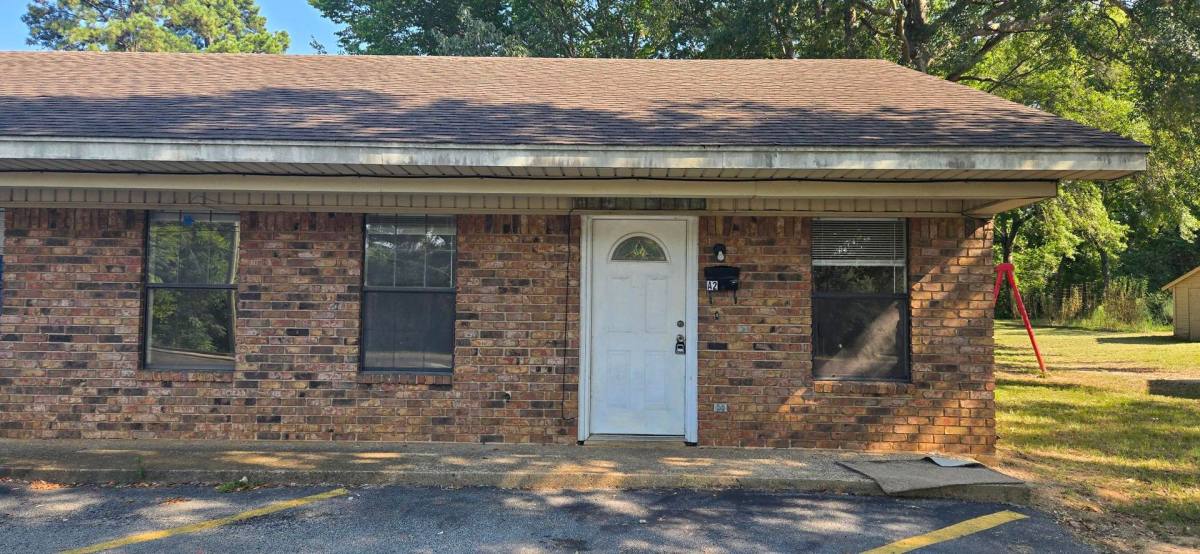 Townhouse for rent at 1708 Alpine Rd, Longview, TX 75601