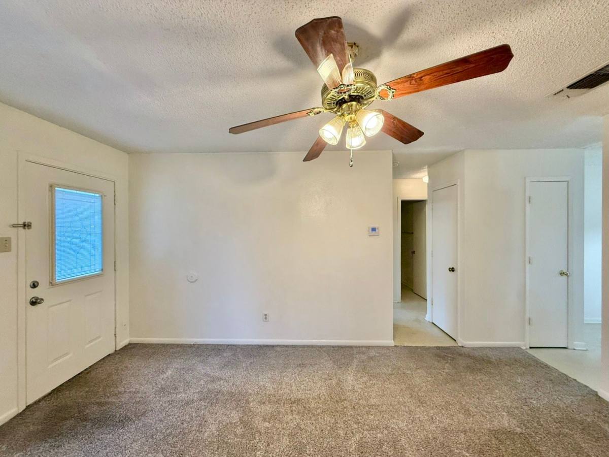 Townhouse for rent at 1708 Alpine Rd, Longview, TX 75601
