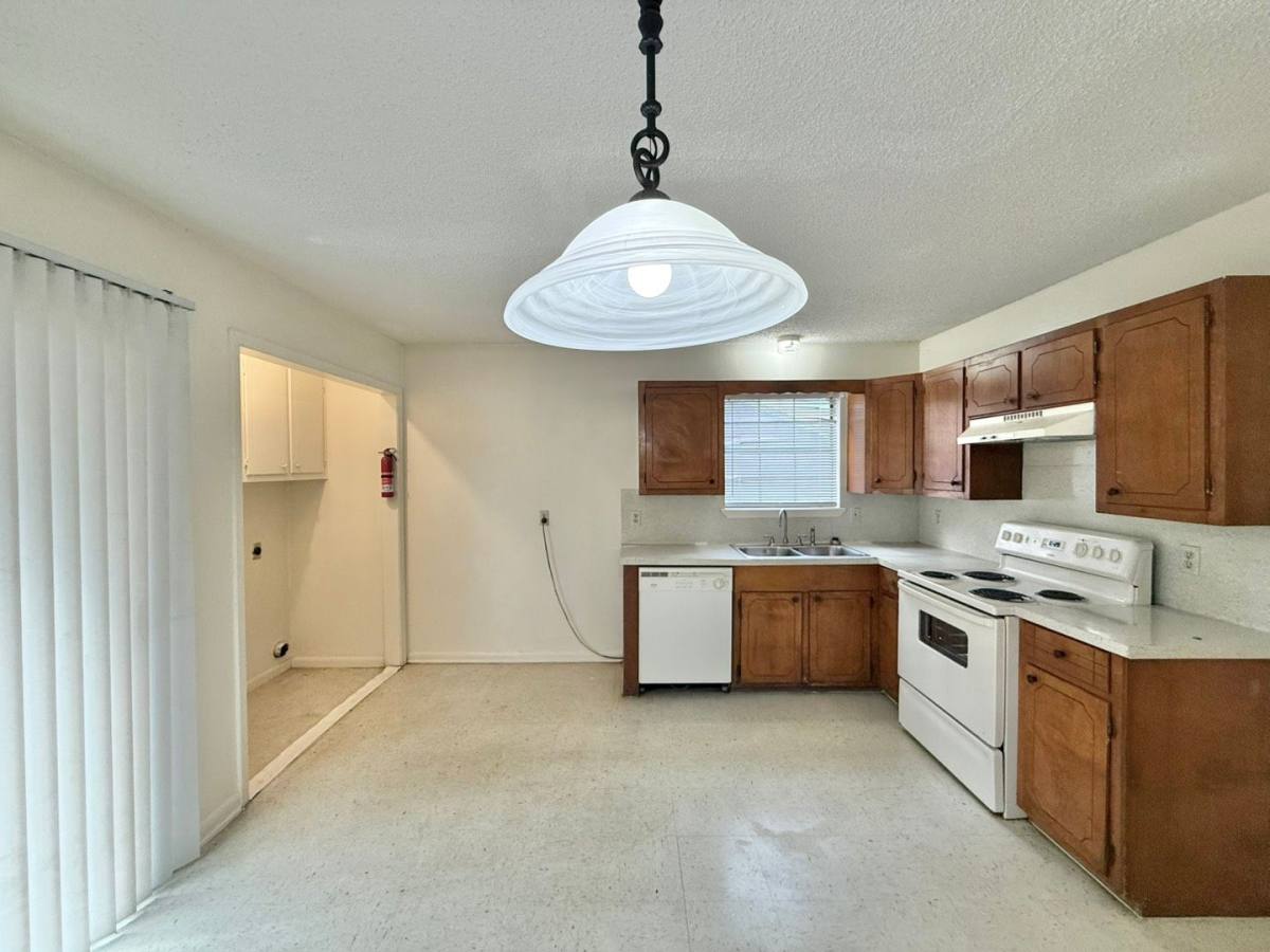Townhouse for rent at 1708 Alpine Rd, Longview, TX 75601