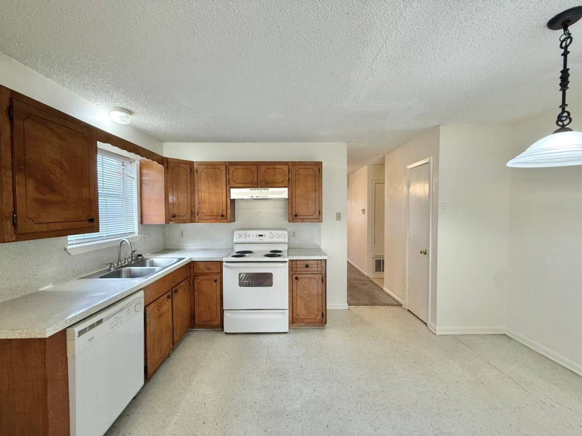 Townhouse for rent at 1708 Alpine Rd, Longview, TX 75601
