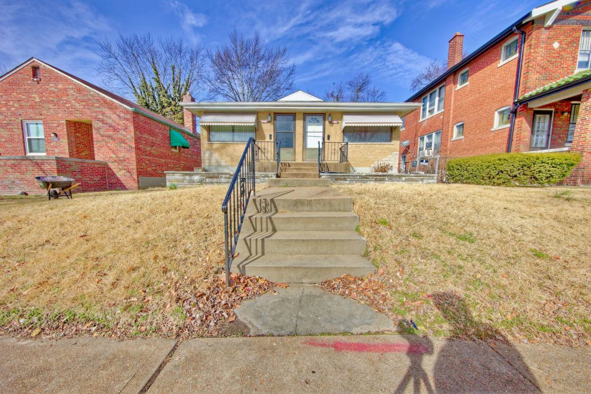 Apartment for rent at 5217-19 S Grand Blvd, Saint Louis, MO 63111