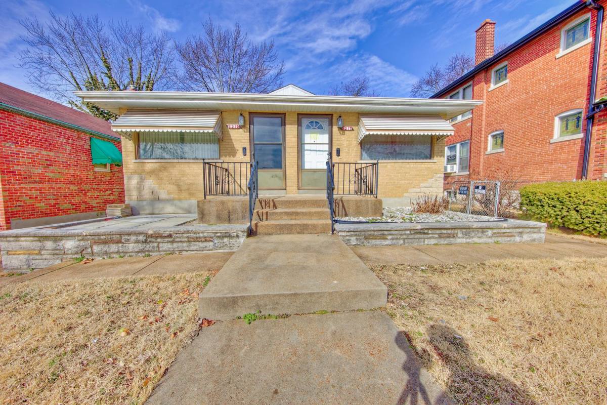 Apartment for rent at 5217-19 S Grand Blvd, Saint Louis, MO 63111