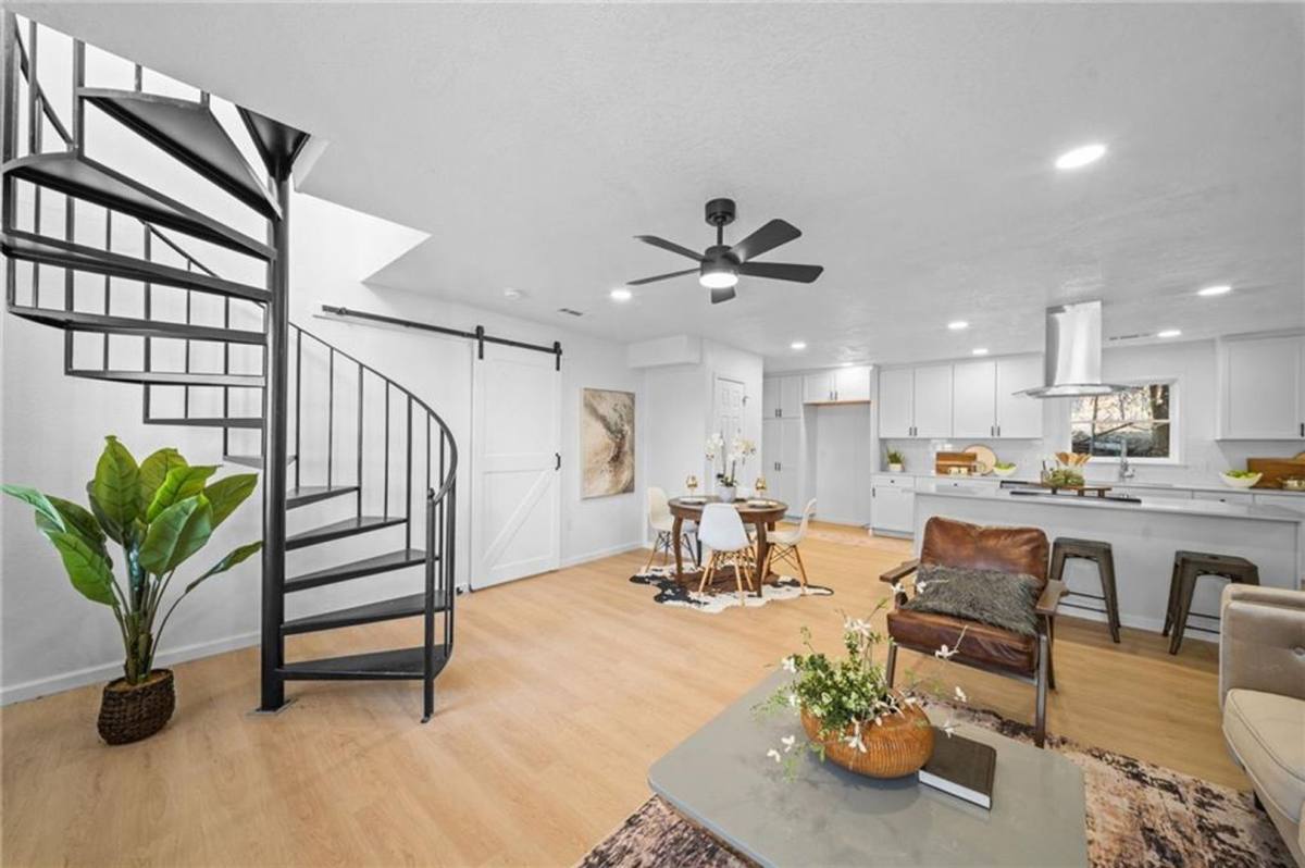Apartment for rent at 1614 E Huntsville Rd, Fayetteville, AR 72701