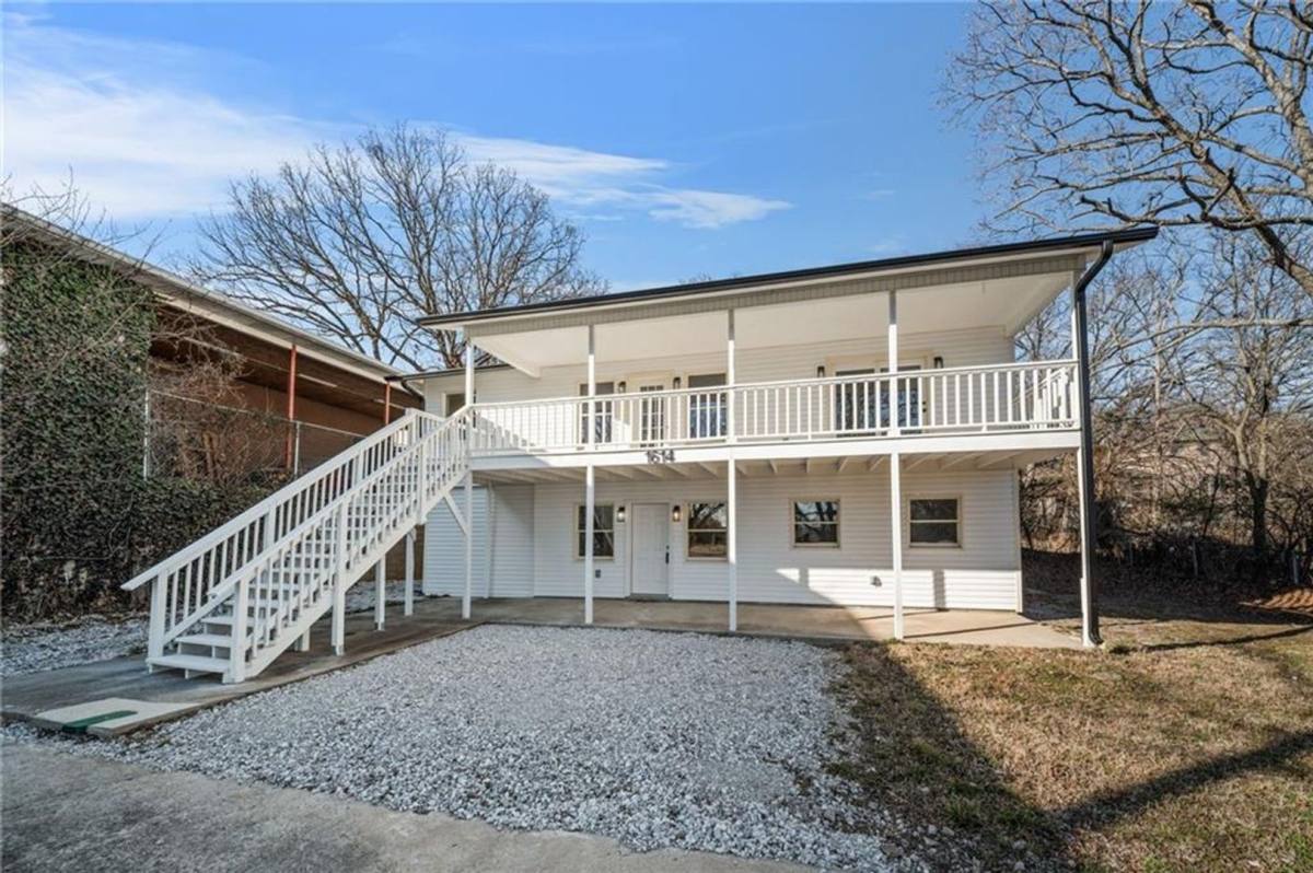 Apartment for rent at 1614 E Huntsville Rd, Fayetteville, AR 72701