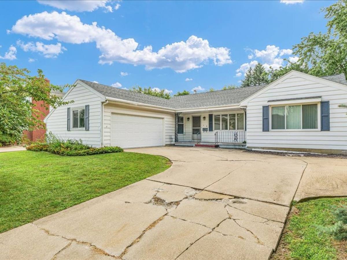 Apartment for rent at 315 Riley Dr, Bloomington, IL 61701