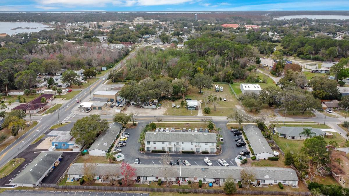 Apartment for rent at 380 Dora Ave, Tavares, FL 32778