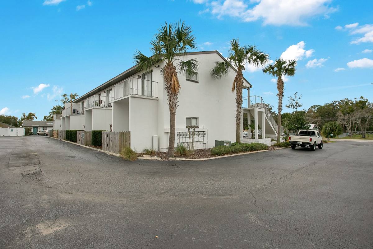 Apartment for rent at 380 Dora Ave, Tavares, FL 32778