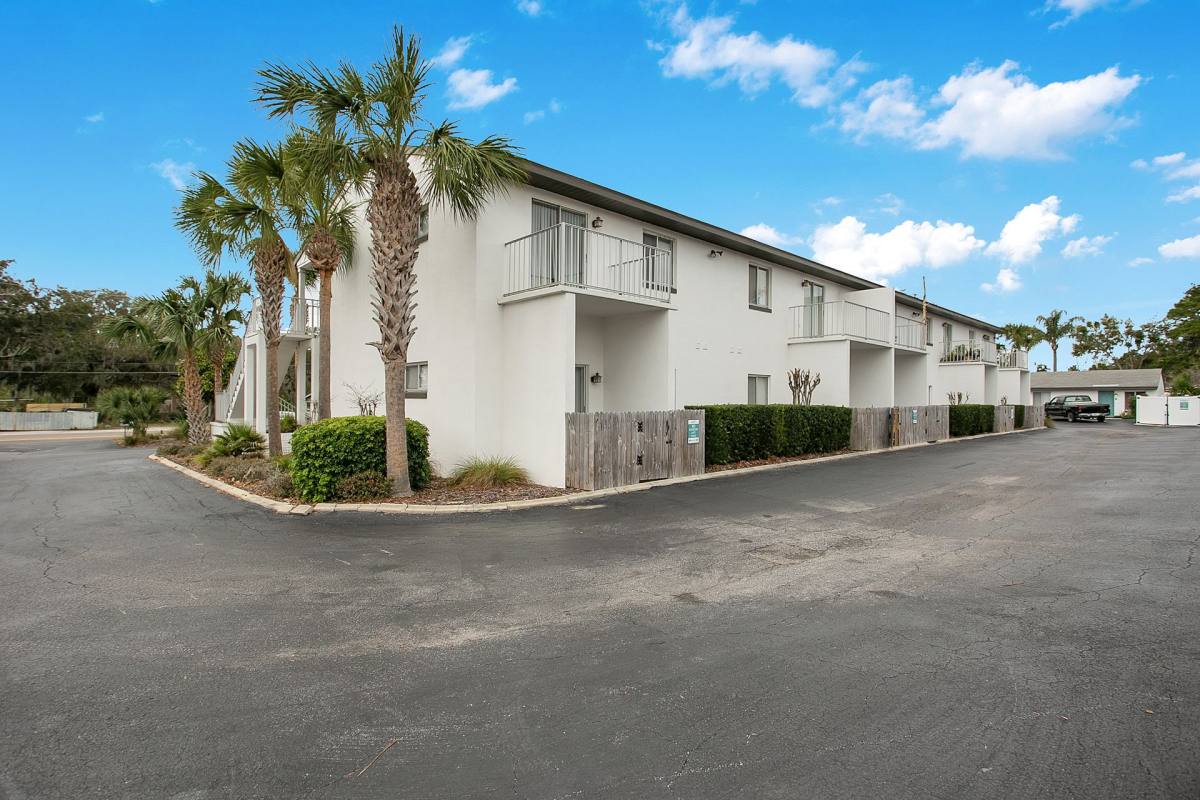 Apartment for rent at 380 Dora Ave, Tavares, FL 32778