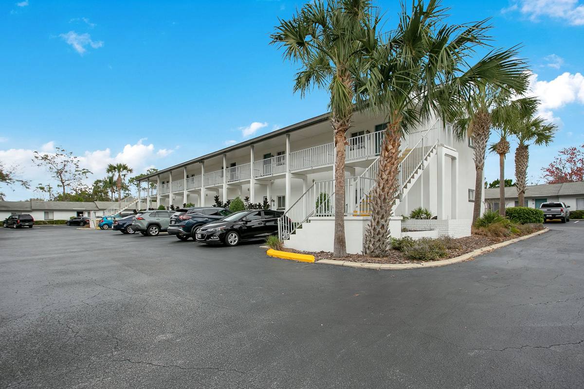 Apartment for rent at 380 Dora Ave, Tavares, FL 32778