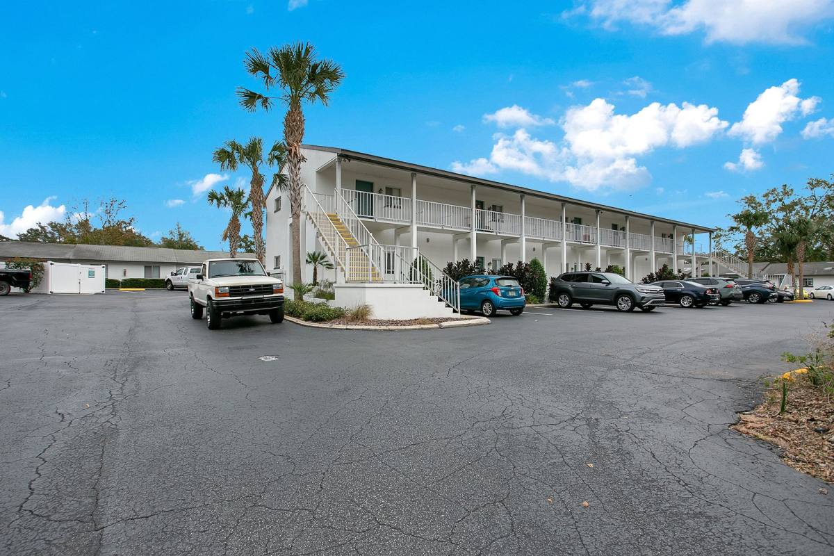 Apartment for rent at 380 Dora Ave, Tavares, FL 32778