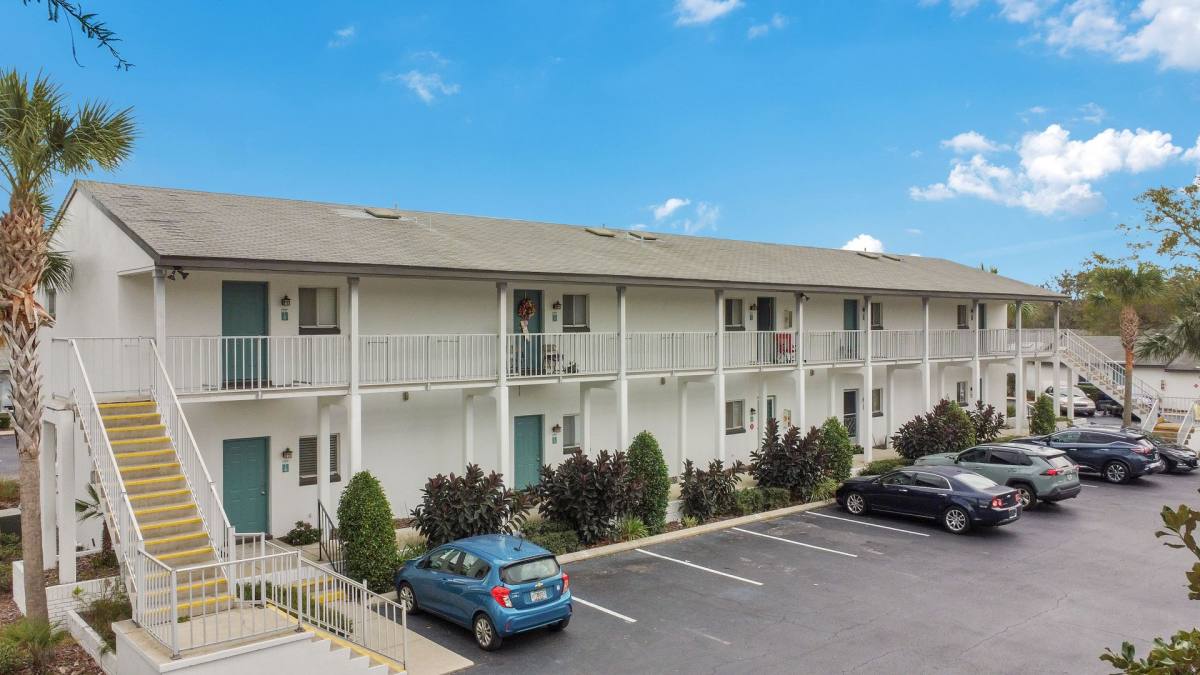 Apartment for rent at 380 Dora Ave, Tavares, FL 32778