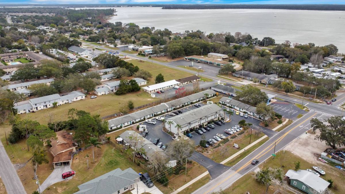 Apartment for rent at 380 Dora Ave, Tavares, FL 32778