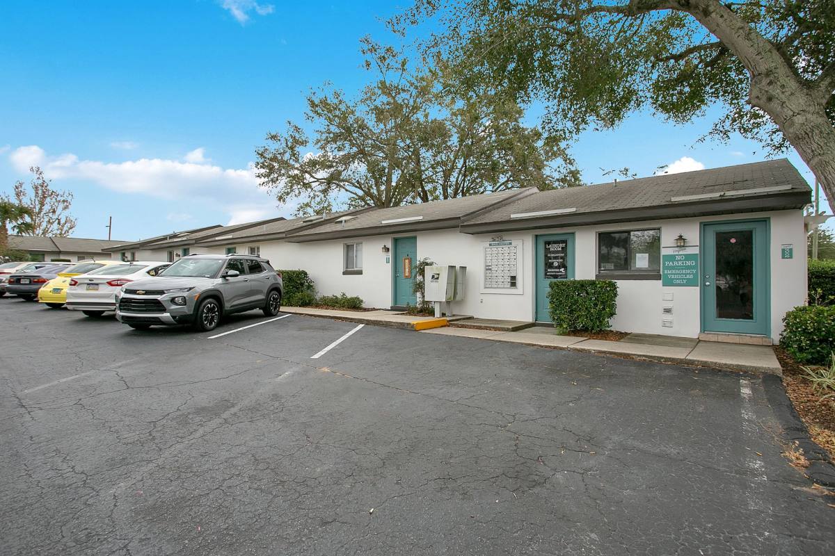 Apartment for rent at 380 Dora Ave, Tavares, FL 32778