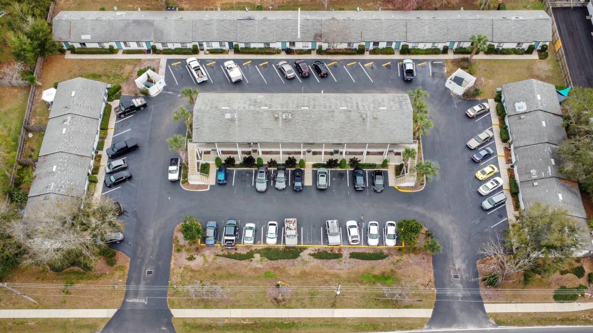 Apartment for rent at 380 Dora Ave, Tavares, FL 32778