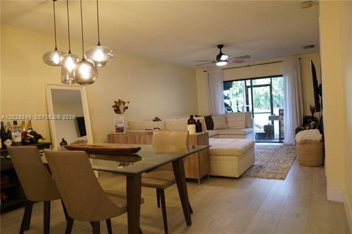Townhouse for rent at 453 Lakeview Dr, Fort Lauderdale, FL 33326
