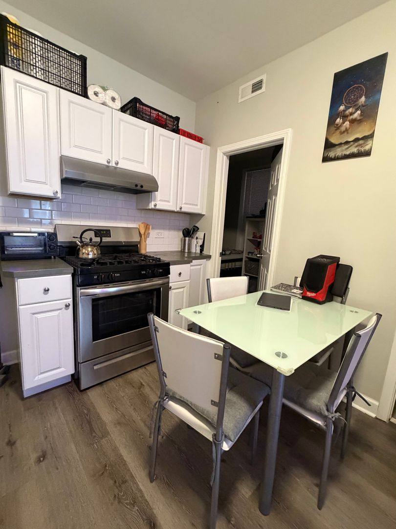 Apartment for rent at 1242 N Greenview, Chicago, IL 60642