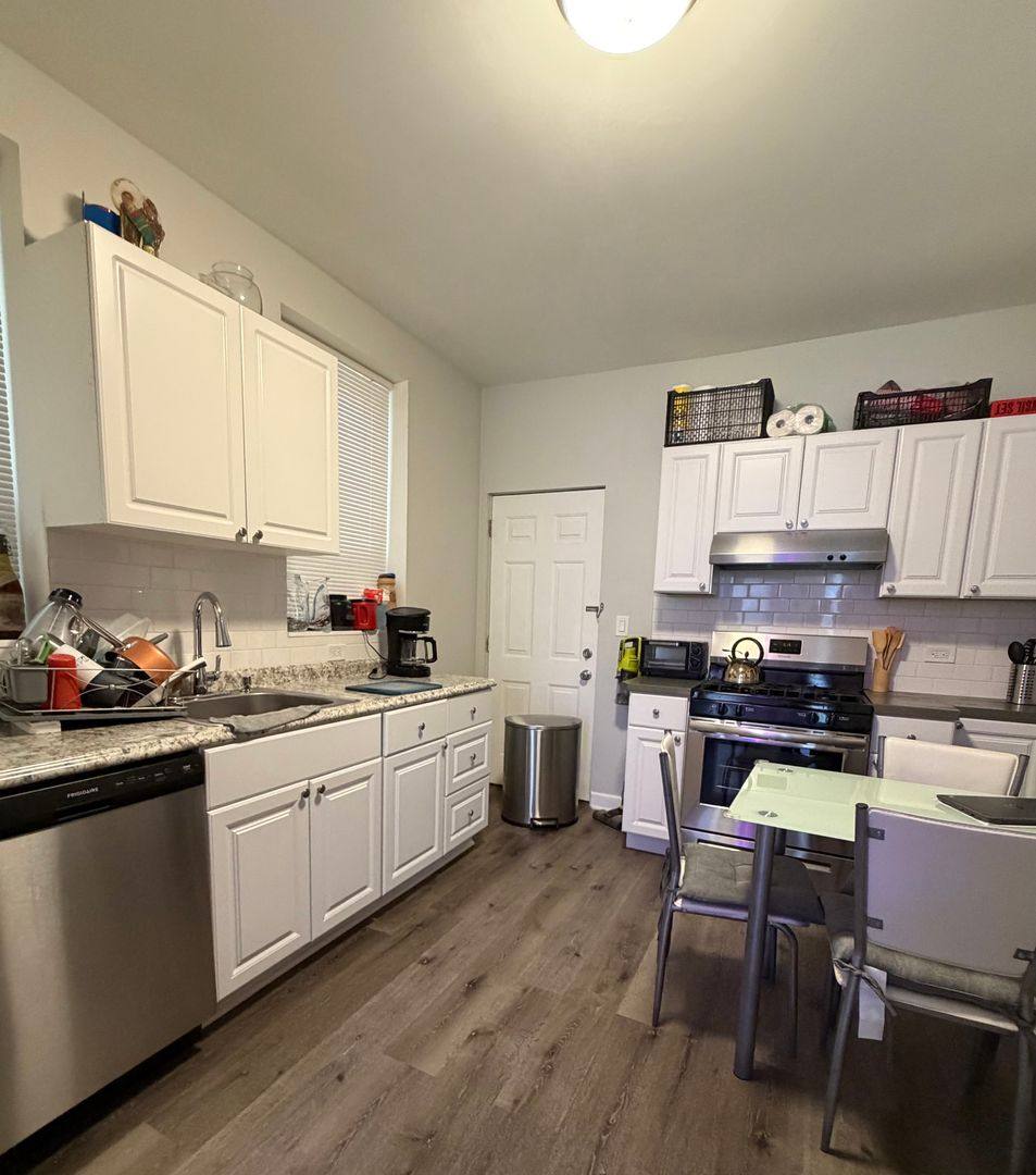 Apartment for rent at 1242 N Greenview, Chicago, IL 60642