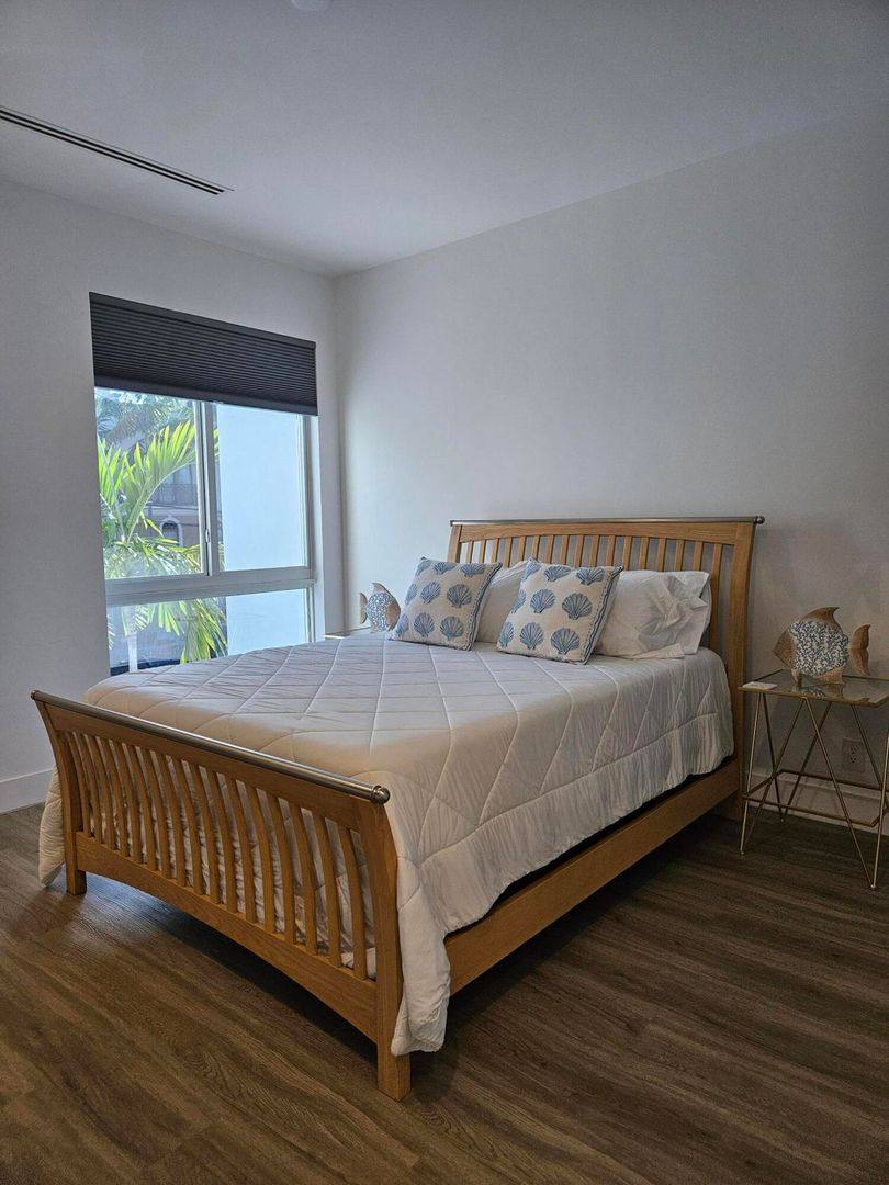 Townhouse for rent at 2275 SE 7th St, Pompano Beach, FL 33062