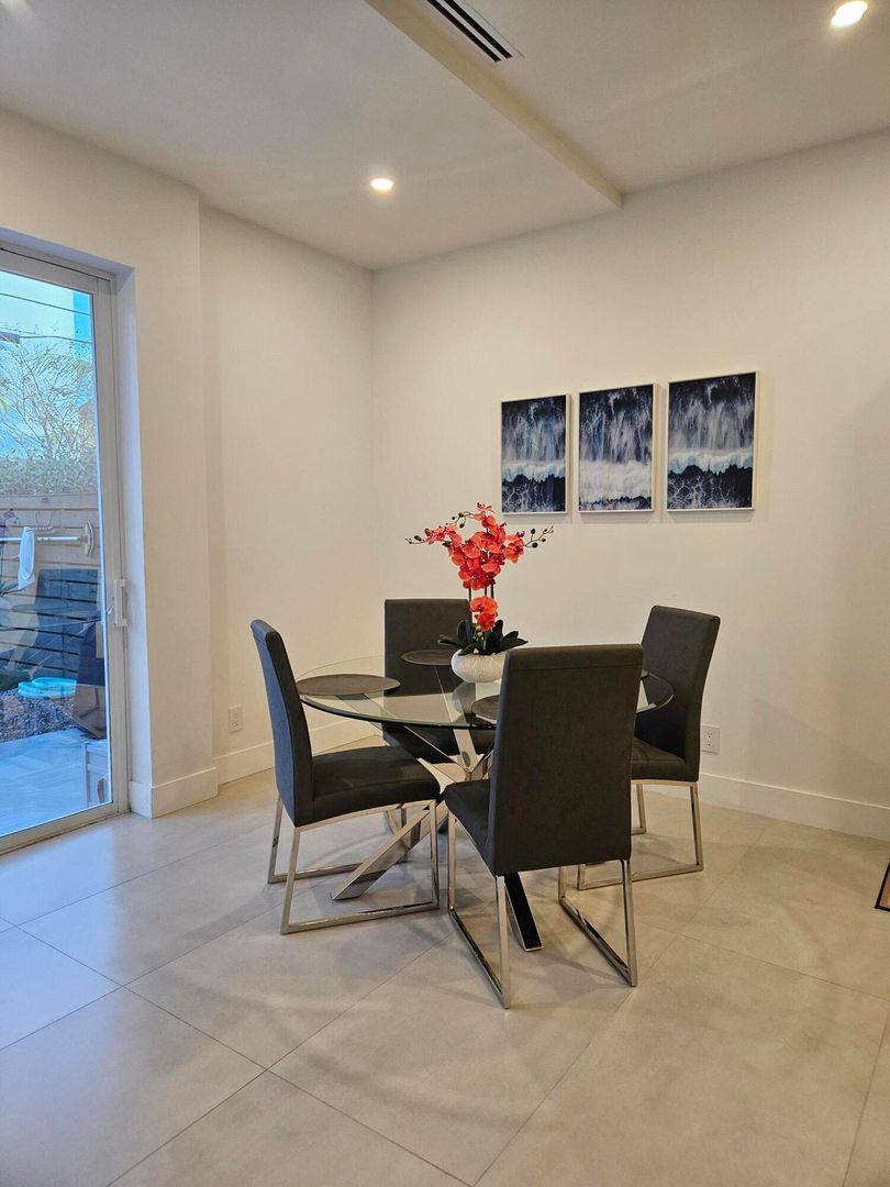 Townhouse for rent at 2275 SE 7th St, Pompano Beach, FL 33062