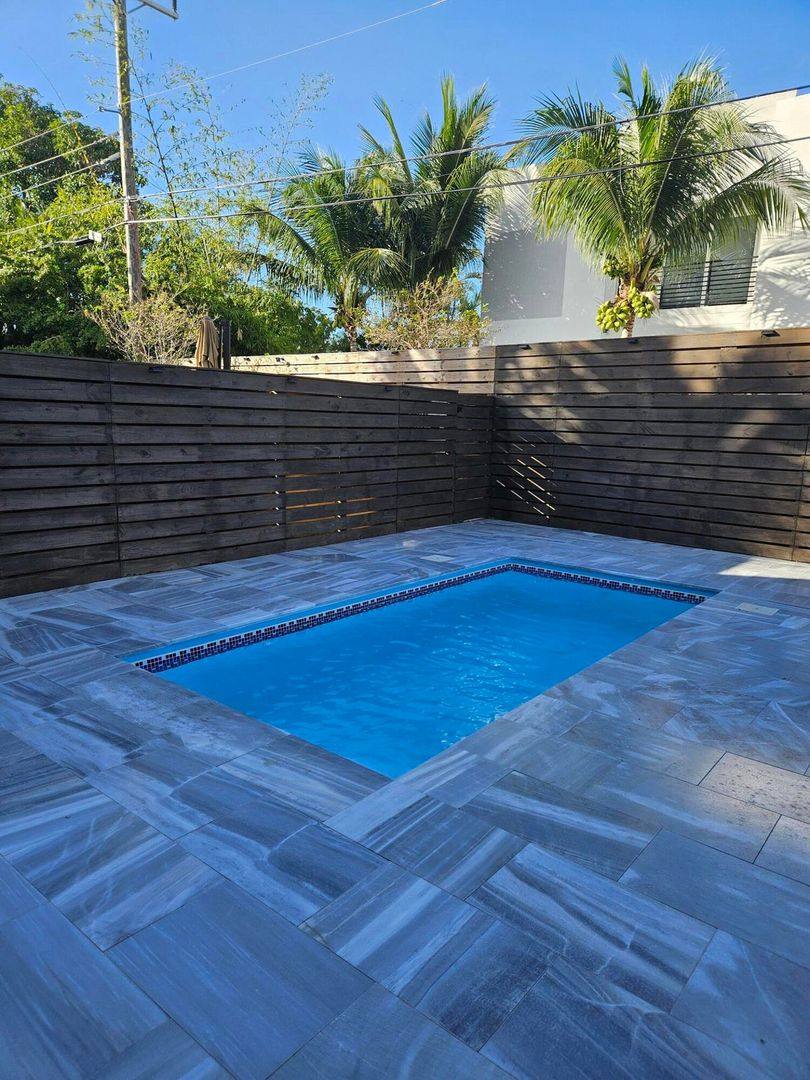 Townhouse for rent at 2275 SE 7th St, Pompano Beach, FL 33062