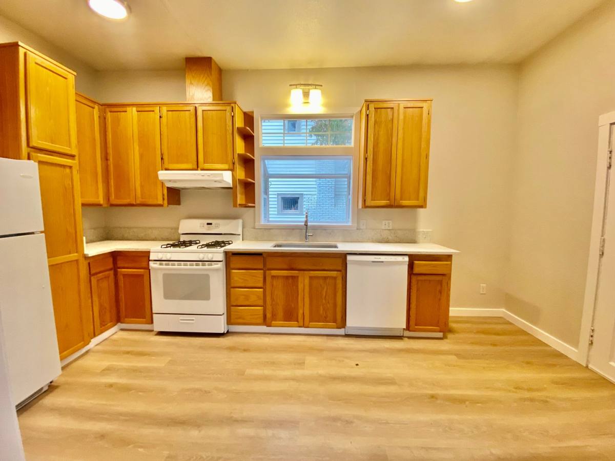 Apartment for rent at 425 NE 70th, Portland, OR 97213