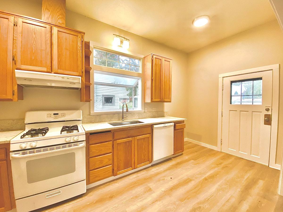 Apartment for rent at 425 NE 70th, Portland, OR 97213