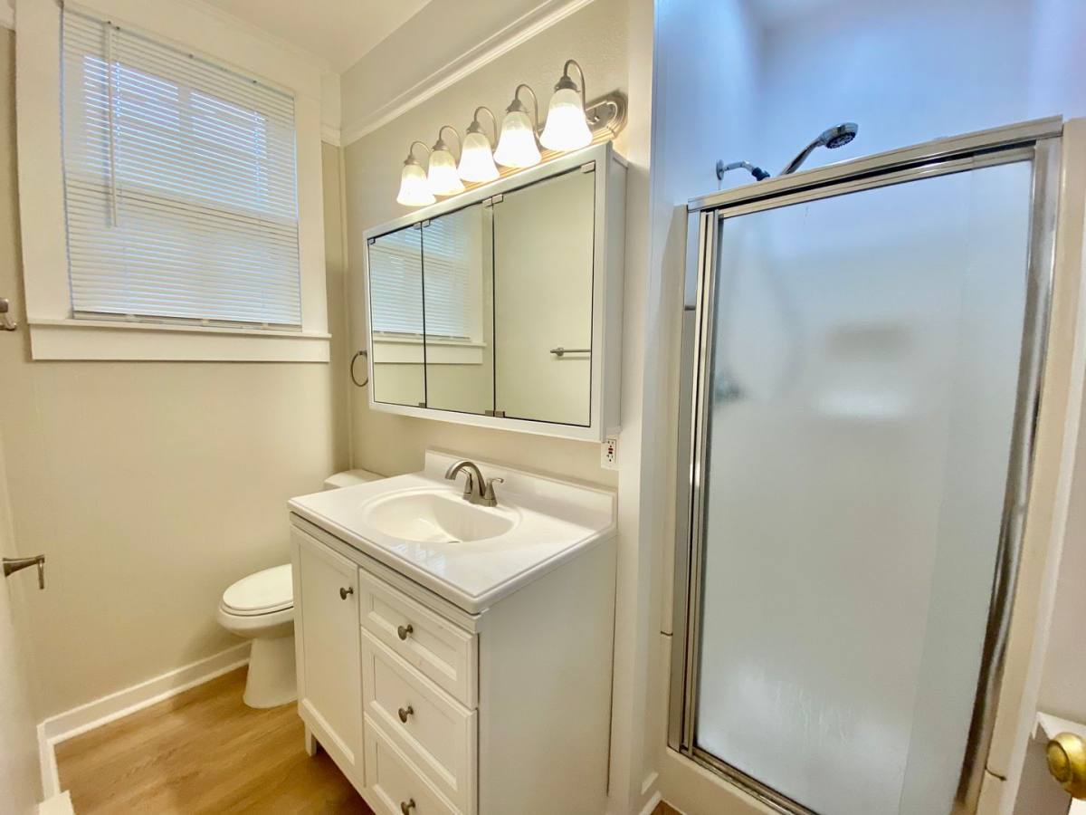 Apartment for rent at 425 NE 70th, Portland, OR 97213