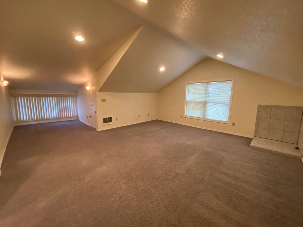 Apartment for rent at 425 NE 70th, Portland, OR 97213