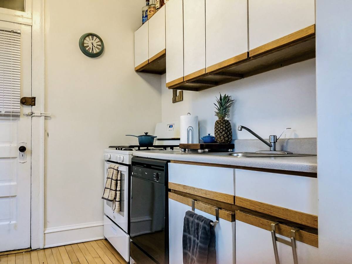 Apartment for rent at 1478 W Byron St, Chicago, IL 60613