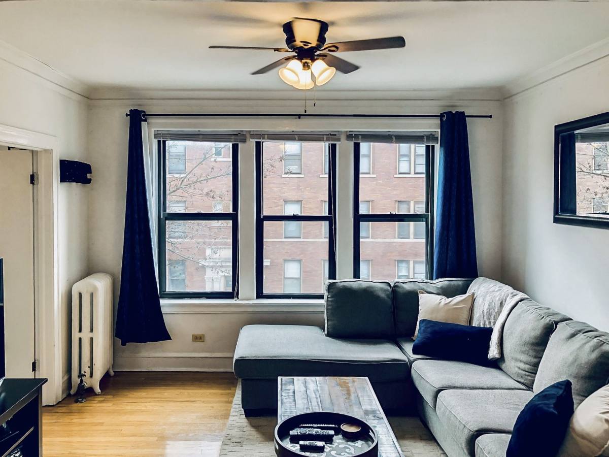 Apartment for rent at 1478 W Byron St, Chicago, IL 60613