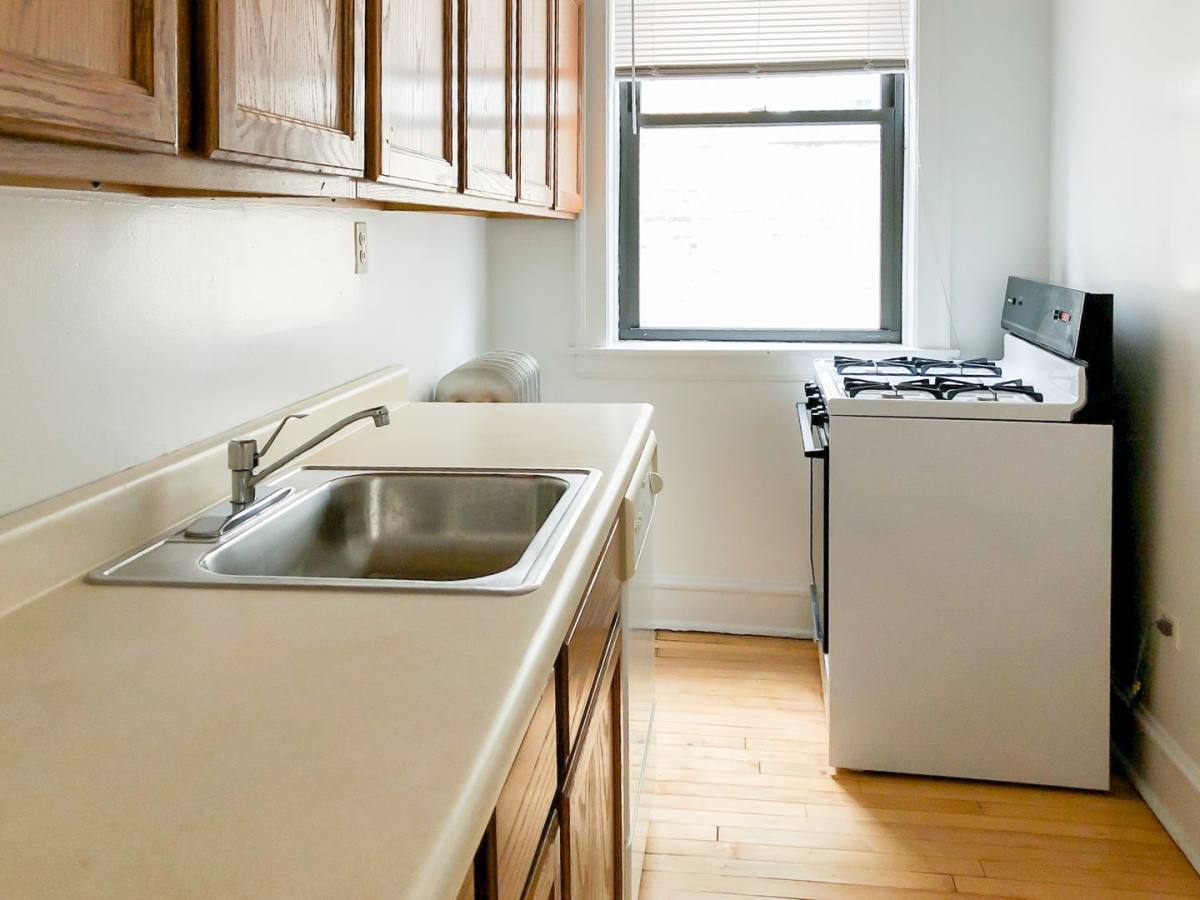 Apartment for rent at 1478 W Byron St, Chicago, IL 60613