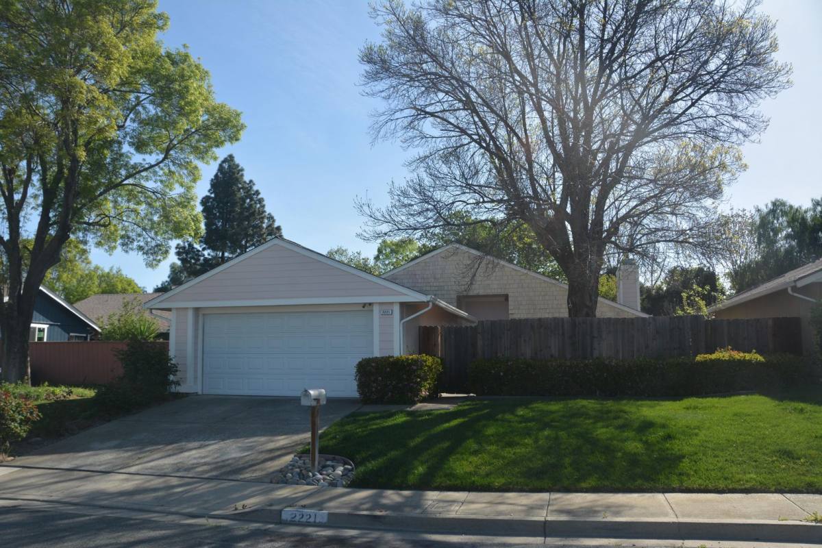 House for rent at 2221 Lynbrook Dr, Pittsburg, CA 94565