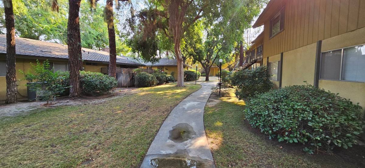Apartment for rent at 3321 W Hillsdale Ave, Visalia, CA 93291