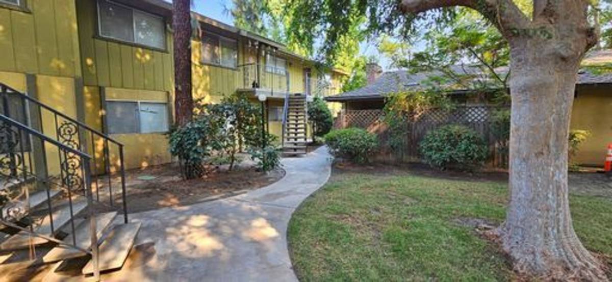 Apartment for rent at 3321 W Hillsdale Ave, Visalia, CA 93291