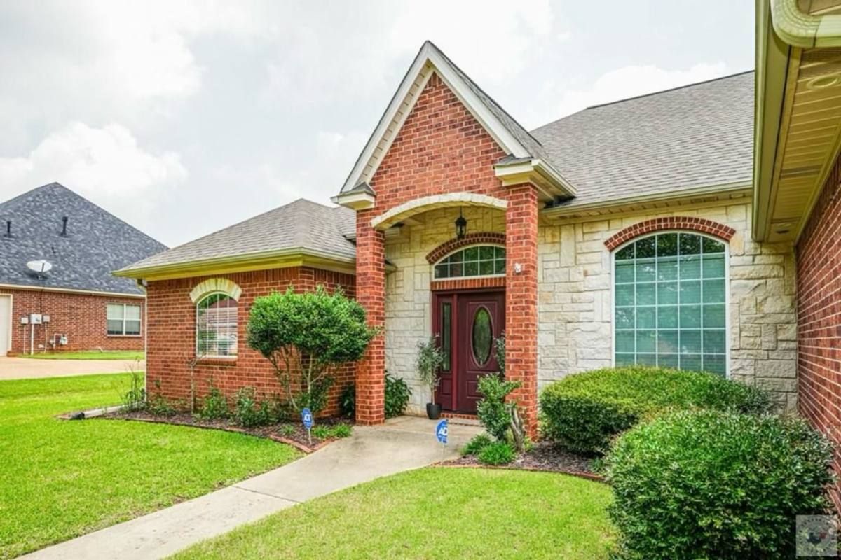 House for rent at 7001 Shadow Brooke St, Texarkana, TX 75503
