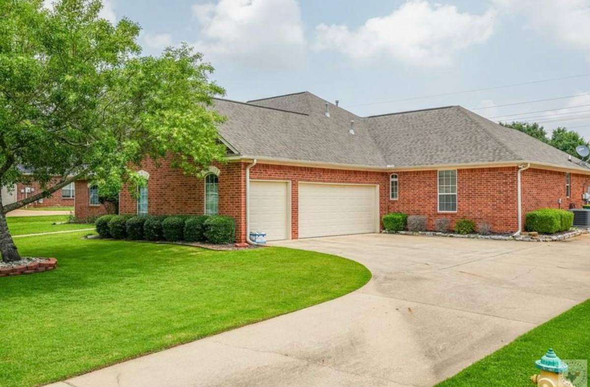 House for rent at 7001 Shadow Brooke St, Texarkana, TX 75503