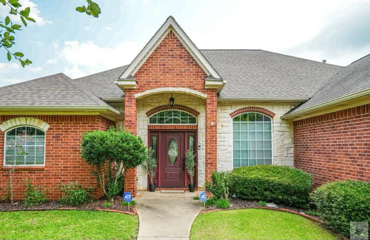 House for rent at 7001 Shadow Brooke St, Texarkana, TX 75503