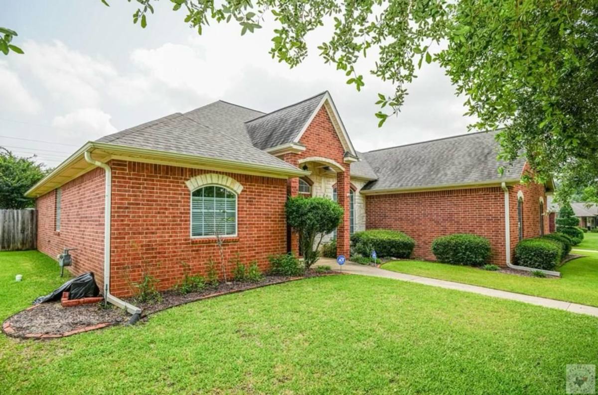 House for rent at 7001 Shadow Brooke St, Texarkana, TX 75503