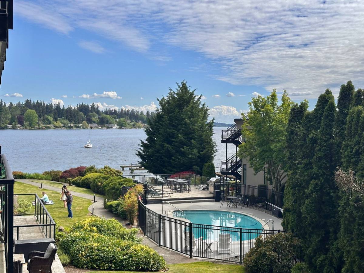 Condo for rent at 9201 NE Juanita Dr #207, Kirkland, WA 98034