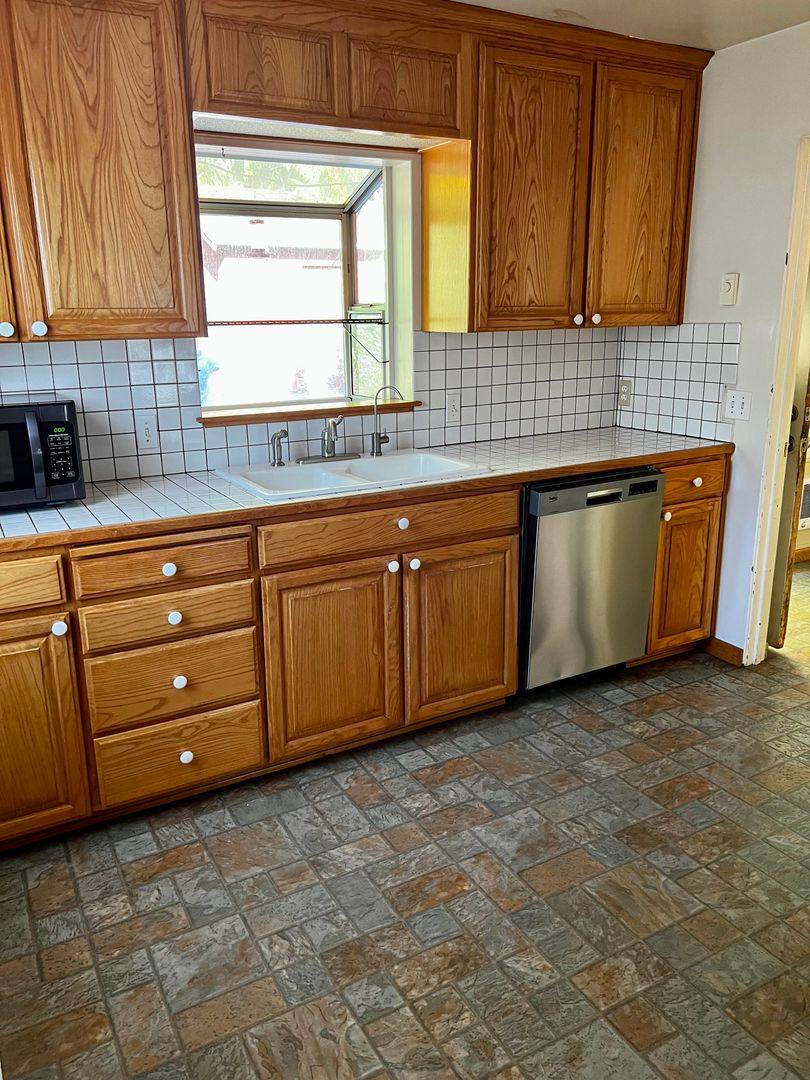 House for rent at 317 S Hartford Ave, Bremerton, WA 98312
