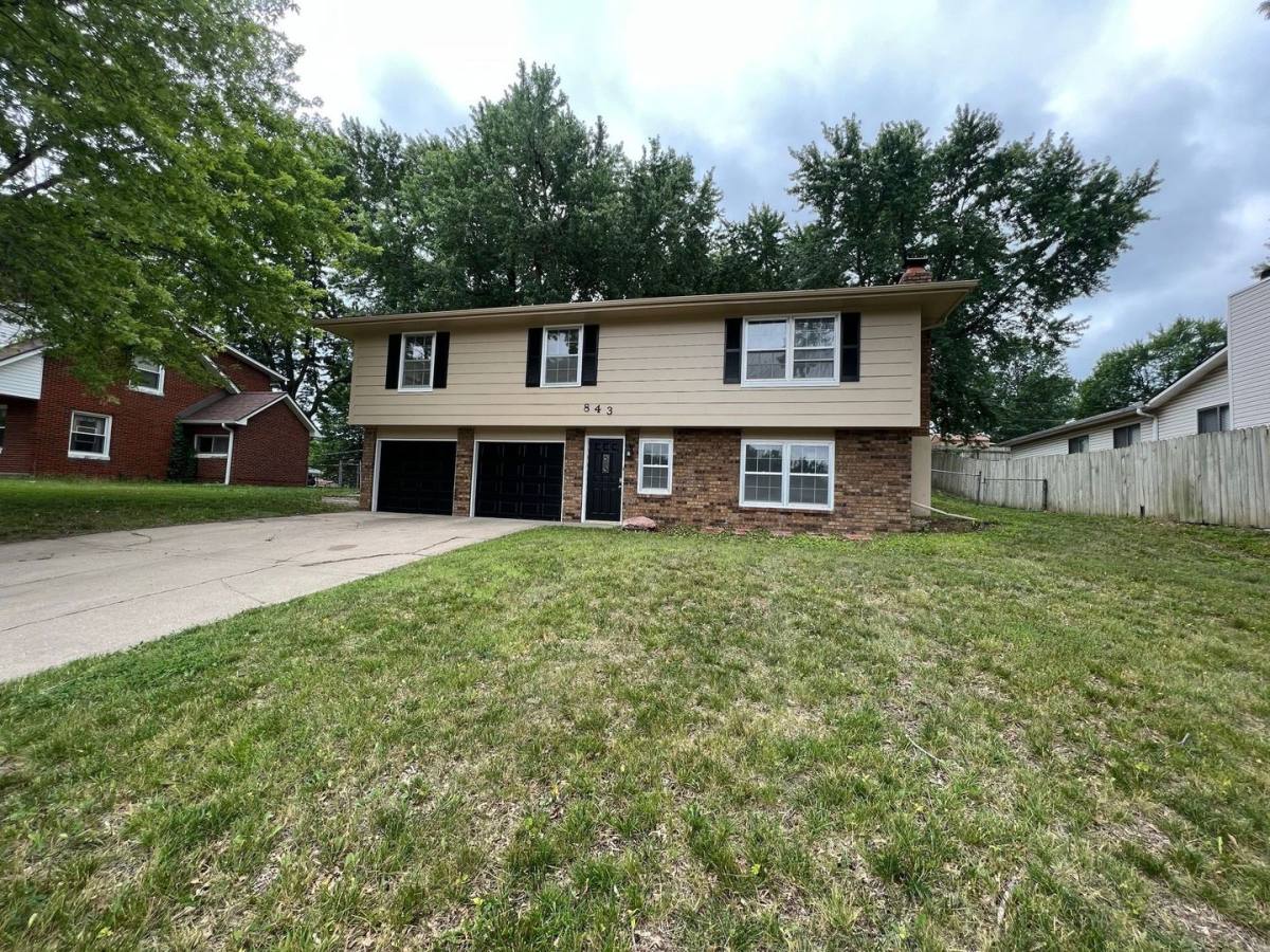 House for rent at 843 W Kansas St, Liberty, MO 64068