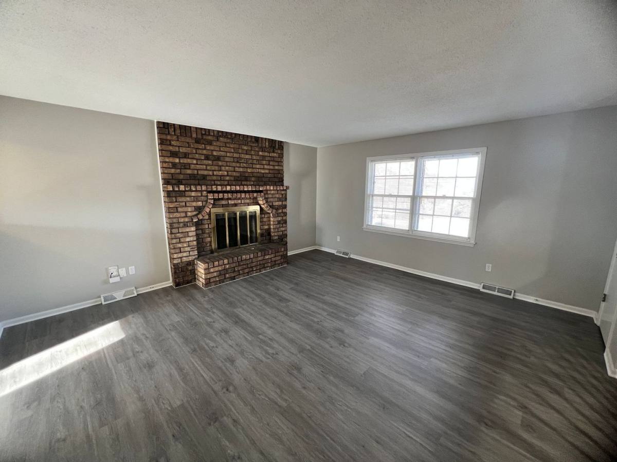 House for rent at 843 W Kansas St, Liberty, MO 64068