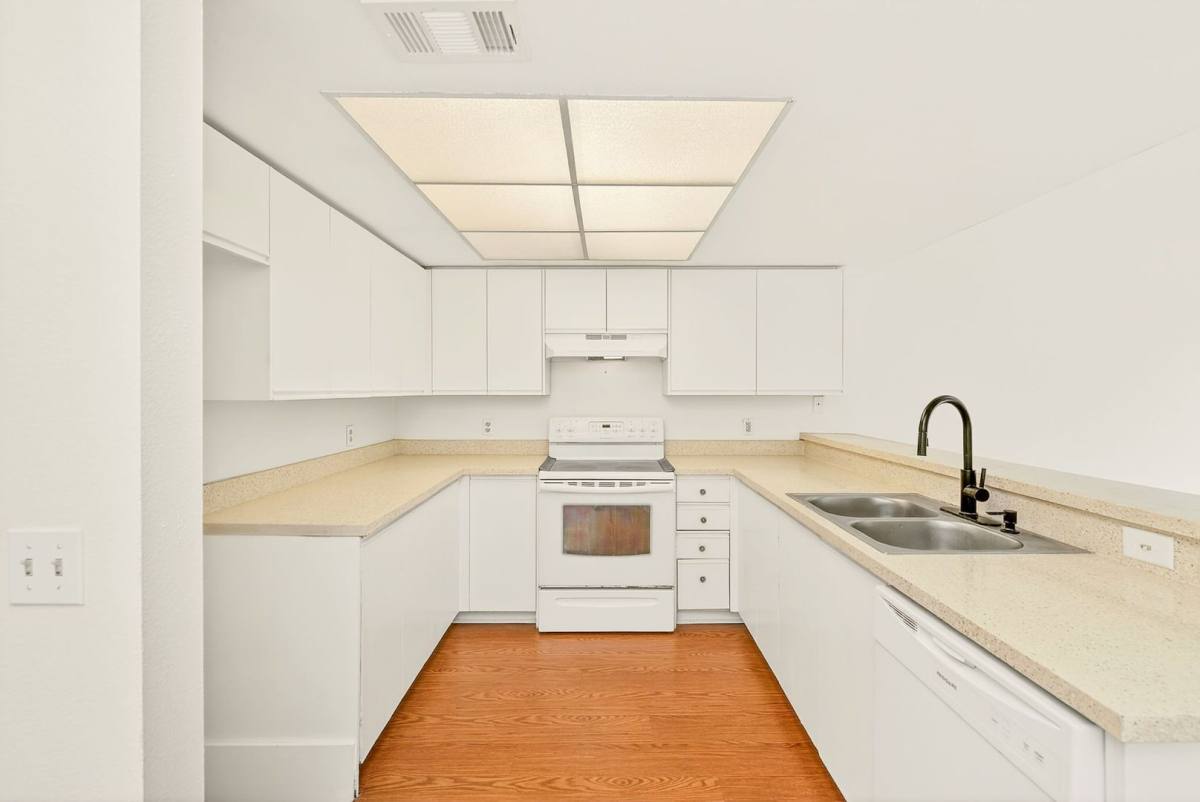 Townhouse for rent at 6262 142nd Ave N, Clearwater, FL 33760