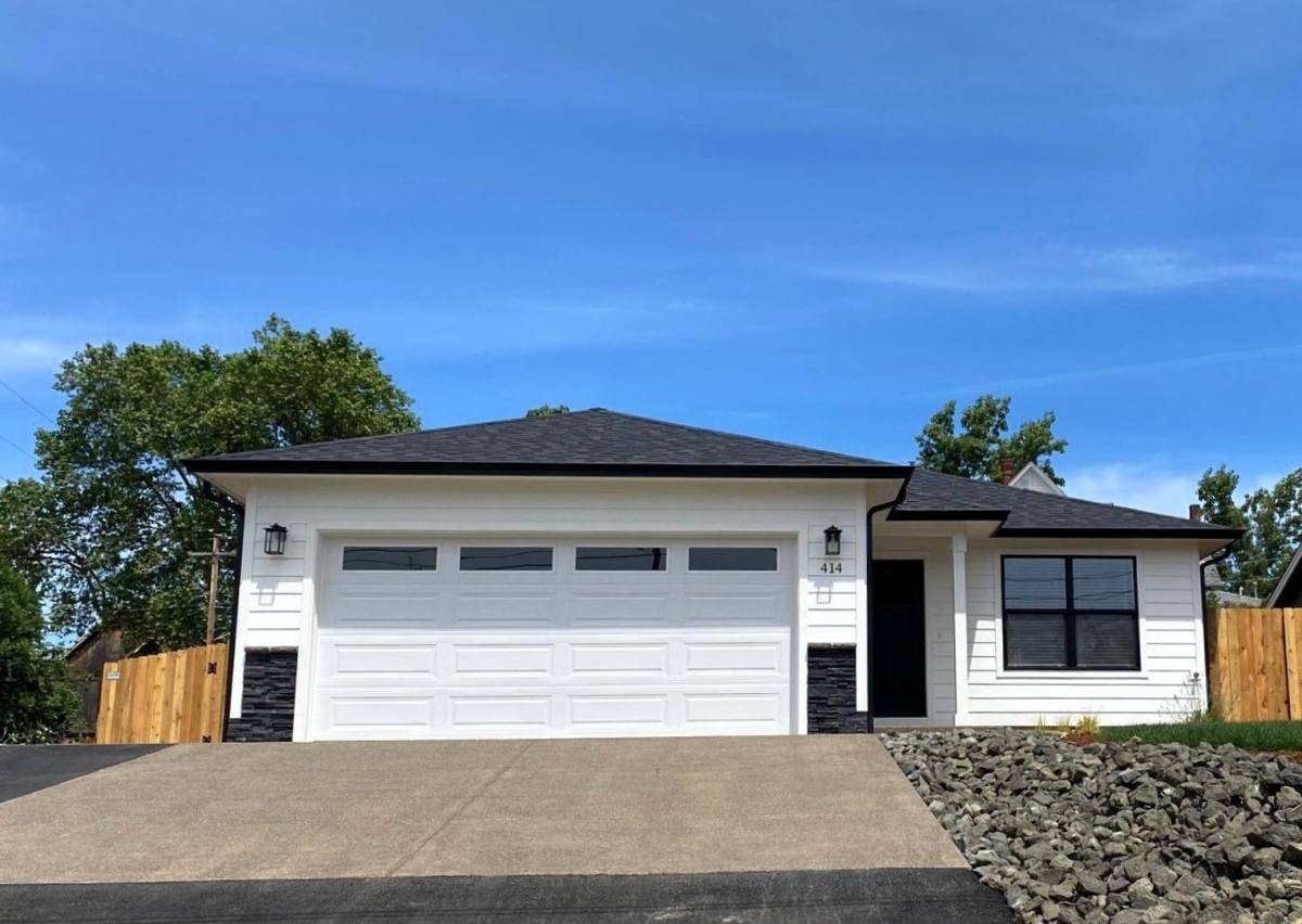 House for rent at 414 SE First St, Oakland, OR 97462