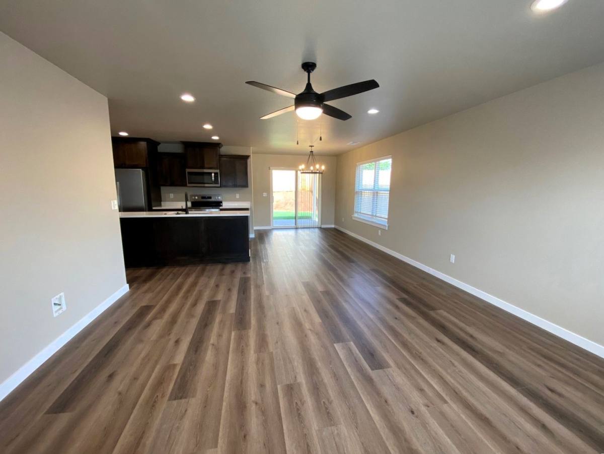 House for rent at 414 SE First St, Oakland, OR 97462