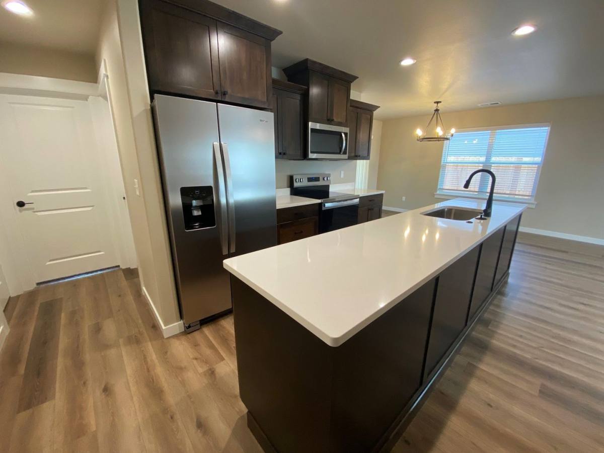 House for rent at 414 SE First St, Oakland, OR 97462