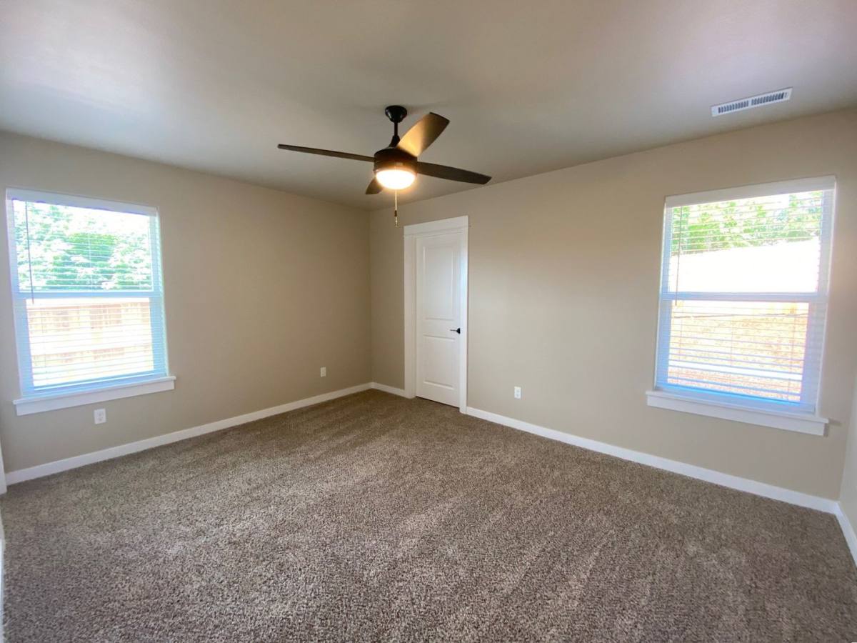 House for rent at 414 SE First St, Oakland, OR 97462