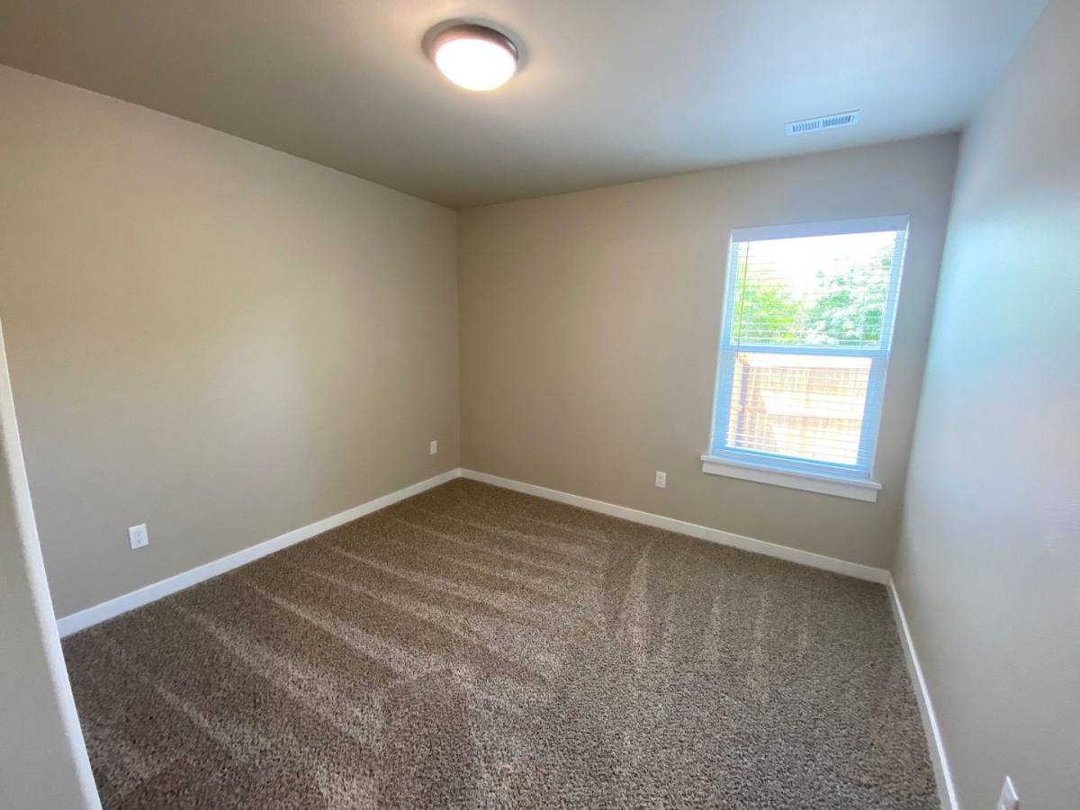 House for rent at 414 SE First St, Oakland, OR 97462
