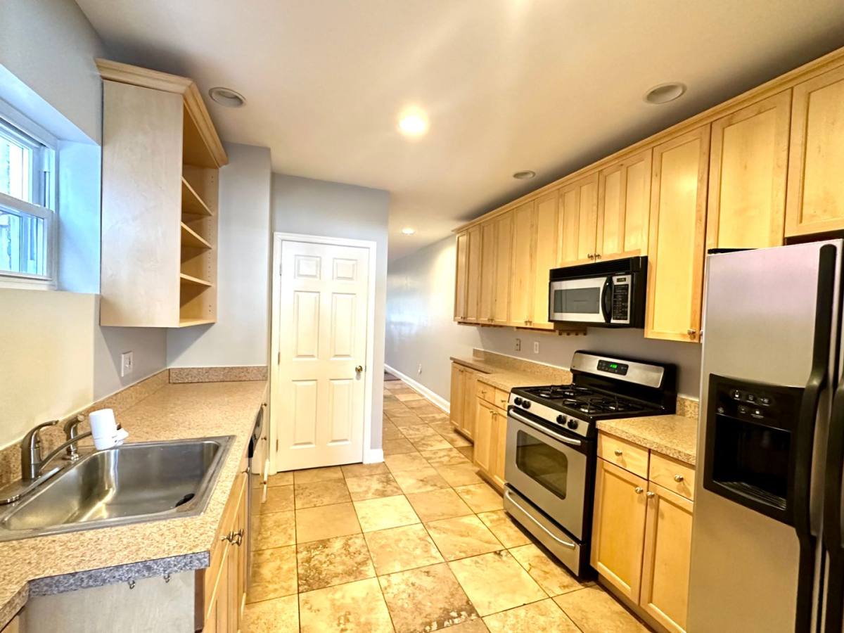Townhouse for rent at 816 W 37th St, Baltimore, MD 21211